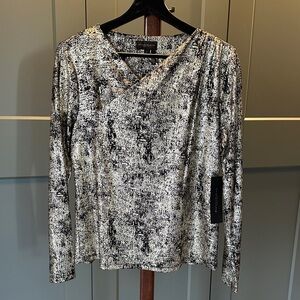 Donna Karan NWT Metallic Gold and Black Long Sleeve Top M